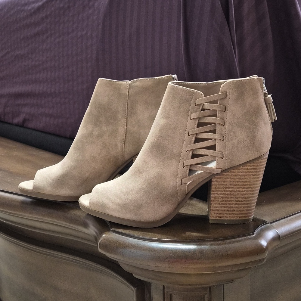 JUST FAB Taupe Suede, Side Lace Boot With Tassle Back. Size 9. Worn Once.